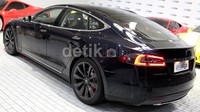 Distributor yang bermarkas di Pluit, Jakarta ini menjanjikan untuk membawa dua varian lagi ke depannya. Diperkirakan, bulan April nanti Prestige akan membawa Tesla Model S 60 kWh dan 85 kWh.