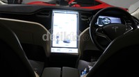 Mobil ini terhubung ke perangkat software yang bisa mendeteksi kerusakan. Jadi, jika ada kerusakan sedikit, mobil ini akan memberikan sinyal rusak dan bisa langsung diperbaiki.