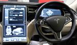 Mobil Listrik Tesla Meluncur di Jakarta