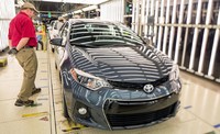 Kami sangat gembira bisa merayakan produksi ke 500.000 unit Corolla. Kami juga sangat senang bisa memproduksi Corolla dan pencapaian tersebut tidak akan bisa diraih tanpa adanya 2.000 orang karyawan di pabrik ini, tutur Vice President of Manufacturing Toyota Mississippi Fred Volf dalam keterangan resminya, Jumat (13/2/2015). Pool/dok Toyota.