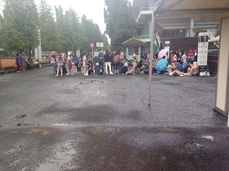 Fans Setia Antre Sejak Subuh Demi Konser Taeyang RISE In Jakarta