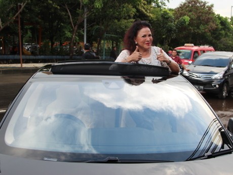 Mpok Atiek: Gila! Mobil Listrik Tesla Top Abis