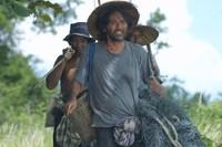 Alex kala berperan sebagai ayah dari tokoh Lintang di film Laskar Pelangi. (Dok. Film Laskar Pelangi)