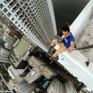 Kisah Arief, Menantang Maut Berfoto Ria di Puncak Gedung 