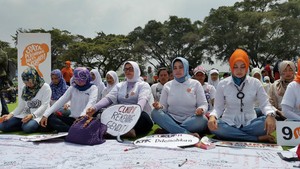 Aktivis Perempuan Gelar Aksi Cukup Pak Presiden!, Istri Ridwan Kamil Ikut