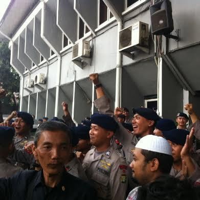Aneka Ekspresi Gembira Polisi Menyambut Kemenangan Komjen BG