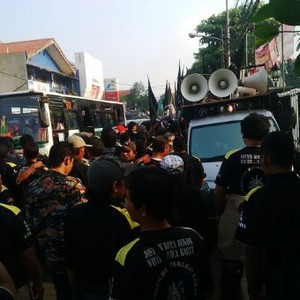 Jelang Putusan, Pendukung BG Mulai Ramaikan PN Jakarta Selatan