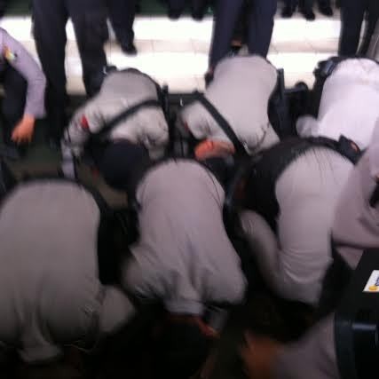 Aneka Ekspresi Gembira Polisi Menyambut Kemenangan Komjen BG