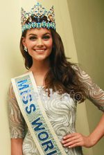 Miss Indonesia Vs Miss World, Siapa Lebih Cantik?