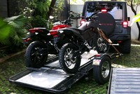 Pengiriman ini menjadi kabar yang mengejutkan, mengingat penjualan resmi Zero Motorcycles baru dimulai pada Maret 2015 besok. Sedangkan pemesanan sudah dapat dilakukan pada Februari 2015. Istimewa/Garansindo.