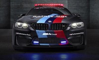 Mobil itu adalah sebuah BMW M4 Coupe yang akan diluncurkan BMW di Geneva Motor Show bulan Maret mendatang. Mobil ini akan menemani 2 motor BMW S1000RR yang akan beraksi sebagai safety bikes. Pool/dok BMW.