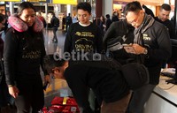 Finalis transit 2 jam di bandara Amsterdam.