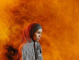 Mengenal Asri Yuniar, Wanita Berhijab yang Jadi Vokalis Band Hardcore