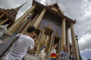Thailand Keluarkan Buku Panduan Berperilaku Baik untuk Turis Tiongkok