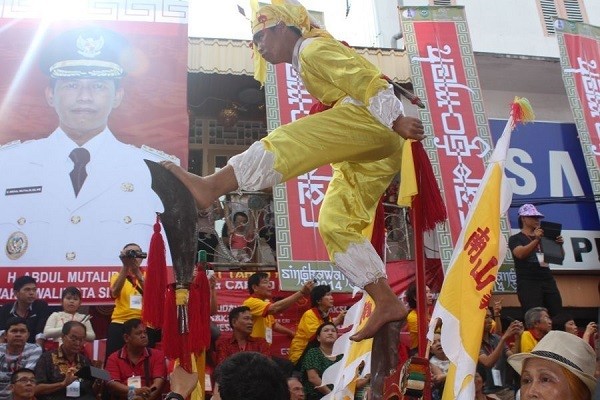 Singkawang, Chinatown Debus di Kalimantan