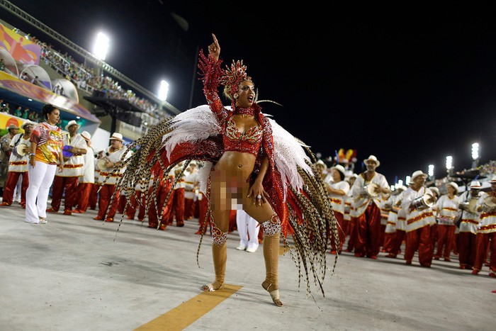 Mata Tak Berkedip di Karnaval Seksi Rio de Janeiro
