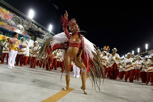 Mata Tak Berkedip di Karnaval Seksi Rio de Janeiro