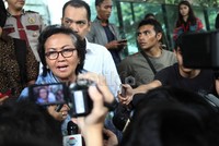 Pengacara ini sama dengan kuasa hukum untuk Wakil Ketua KPK Bambang Widjojanto, yang ditetapkan tersangka oleh Badan Reserse Kriminal Polri terkait sengketa Pilkada Kotawaringin Barat di Mahkamah Konstitusi.