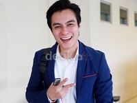 Baim kini berstatus jomblo lagi.