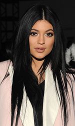 Gigi Emas Kylie Jenner