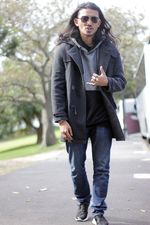 Rio Dewanto Gondrong dan Bergigi Emas