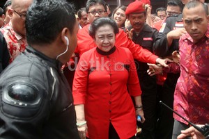 Pertemuan Selesai, Elite PDIP Tinggalkan Rumah Megawati