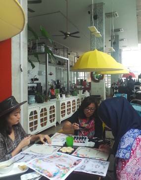 Seniman Tita Djumaryo Jadi Pelopor Arisan Art