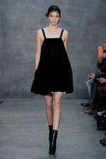Aksi Kendall Jenner di New York Fashion Week