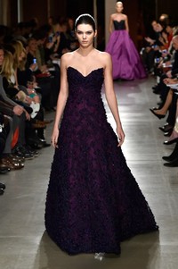 Terakhir, Kendall juga tampil di fashion show Oscar De La. RentaSlaven Vlasic/Getty Images/detikFoto.