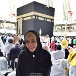 Cantiknya Maia Estianty Berhijab di Mekkah