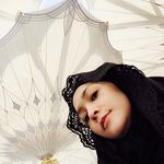 Cantiknya Maia Estianty Berhijab di Mekkah