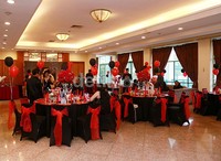 Warna merah dan hitam mendominasi pesta ulang tahun Shinta.