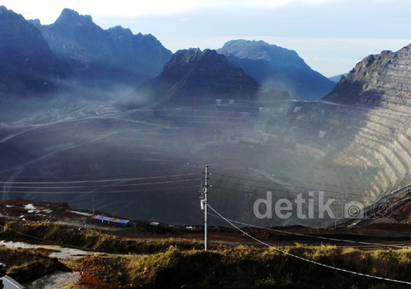 Kilau Gunung Emas Freeport di Papua