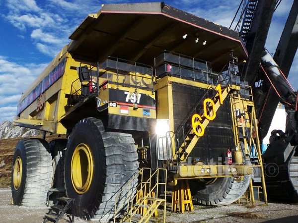 Harga Ban Truk Freeport Setara Sedan Mewah