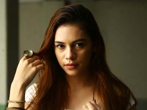 Shae, Penyanyi Pop yang Jadi Bunglon di Banyak Genre