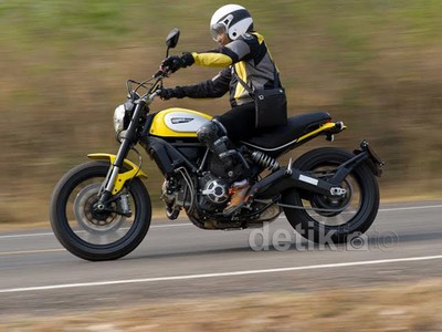 Tunggangi Motor Tercantik di Dunia
