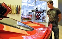 Dalam kunjungan itu dia menghabiskan banyak waktu di tempat dimana mobil super Ferrari, LaFerrari dibuat. Istimewa/Ferrari.