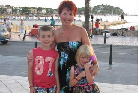 Bukan Pamer, Ibu Ini Suka Buka-bukaan karena Sakit Otak Langka