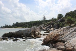 Santai Maksimal di Pantai Tikus, Pulau Bangka