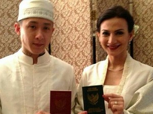 Wanda Hamidah Resmi Menikah dengan Sang Kekasih