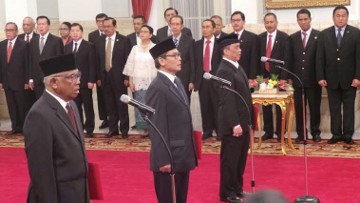 Presiden Jokowi Resmi Lantik 3 Plt Pimpinan KPK Presiden Jokowi Resmi Lantik 3 Plt Pimpinan KPK