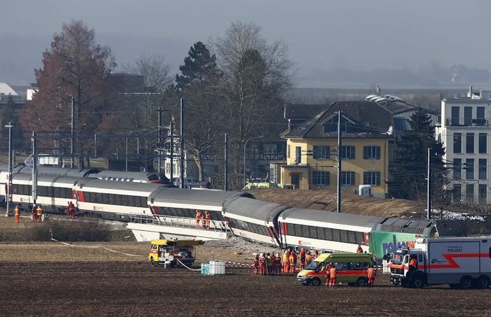 Begini Penampakan 2 Kereta Penumpang yang Tabrakan di Swiss