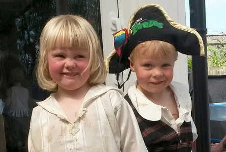 Mimpi Buruk Seorang Ibu, Anak Kembarnya Didiagnosis Leukemia dan Tumor Otak