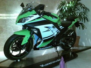 Ini Banderol Ninja 300 dan Ninja ZX-10R
