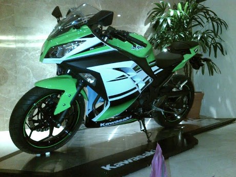 Ini Banderol Ninja 300 dan Ninja ZX-10R