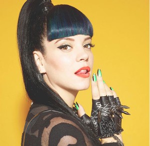 Foto: Kreasi Unik Kuku Lily Allen, Si Ratu Nail Art