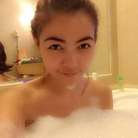 Bella juga mengunggah foto dirinya saat berendam. (Instagram/Bella Shofie)