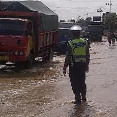 Banjir Landa 3 Kecamatan di Jombang, Ribuan Warga Mengungsi