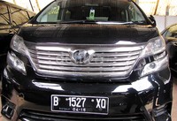     Harga Vellfire tahun 2009 dan 2010 dijual Blue Bird sekitar Rp 385 juta. Masih bisa nego lho. Harganya bisa selisih ratusan juta dengan mobil bekas pribadi.     