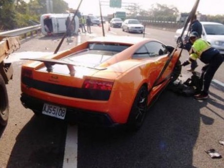 Duh, Dipinjam Teman, Lamborghini Gallardo Malah Tabrakan